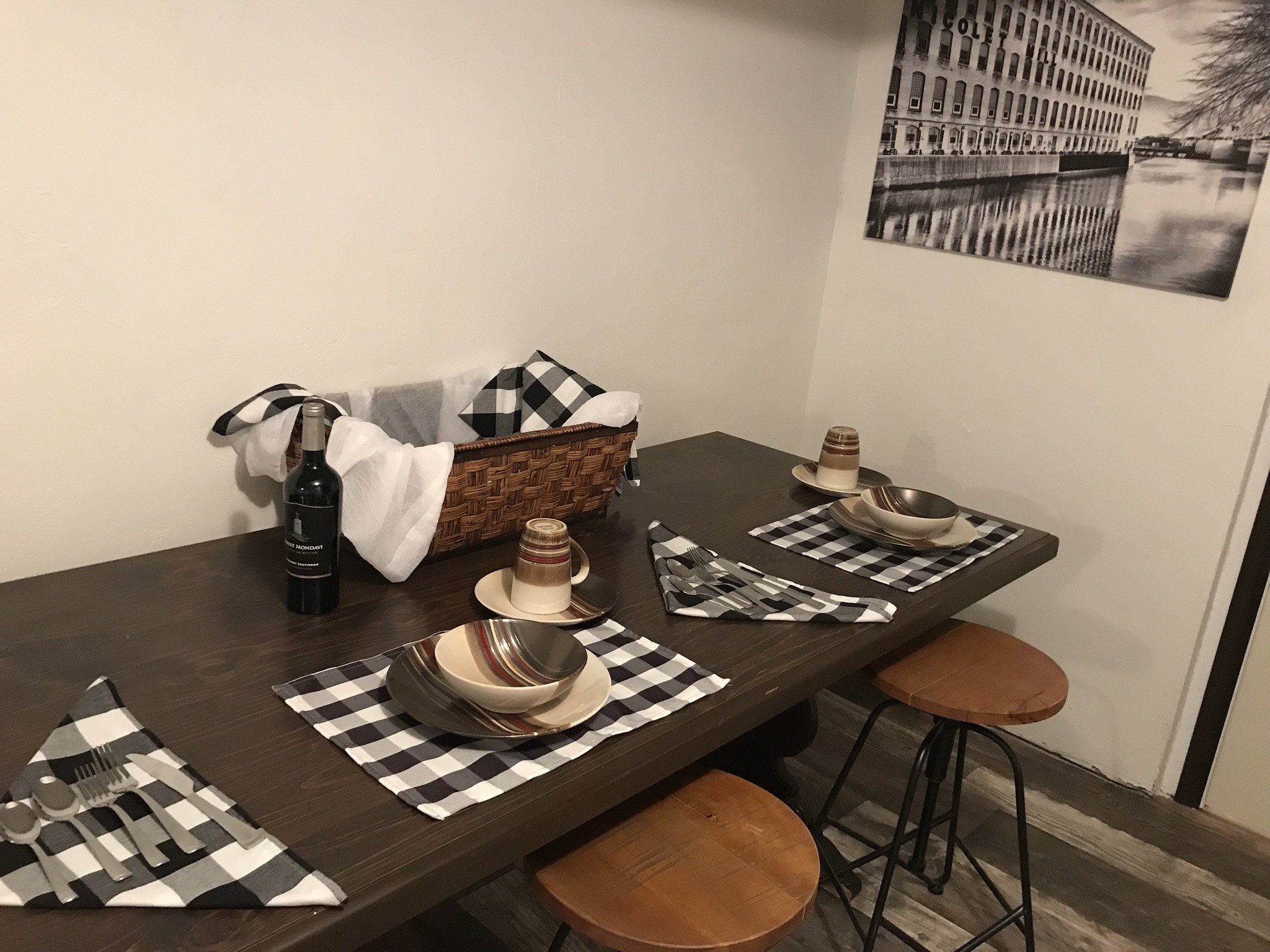 Building Photo - 325 Westbrook Dr