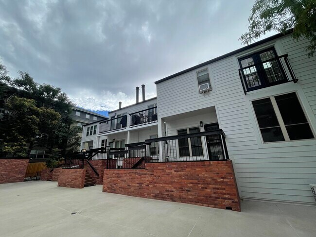 Building Photo - 2116 W 31st Ave