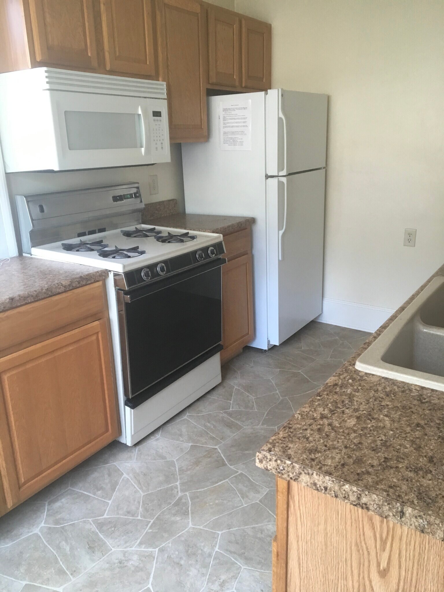 Building Photo - 2407 E Linnwood Ave