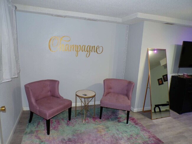 Building Photo - Wind Stream Condos - 3 Bedroom - 2 bathroo...