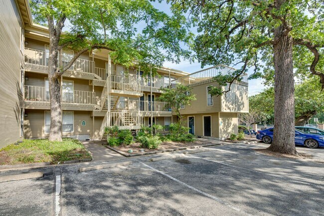 Building Photo - Treehouse Condos