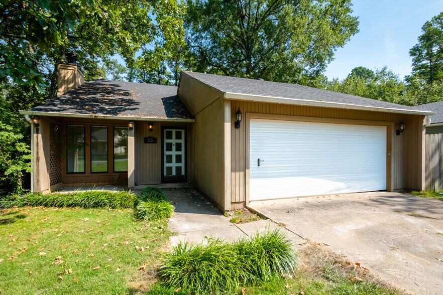 Primary Photo - 55 Oak Forest Loop