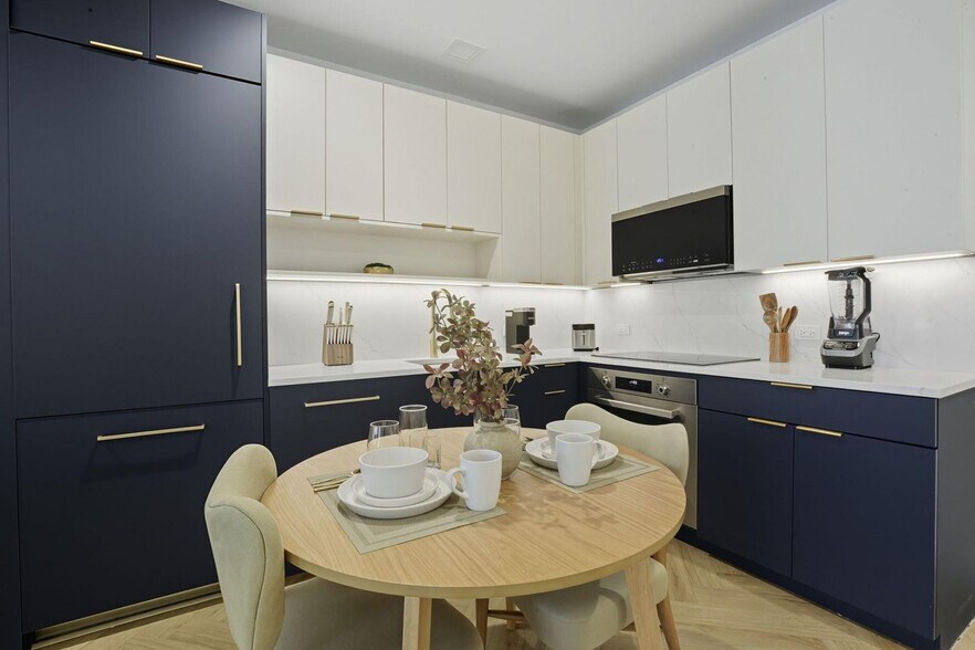 Building Photo - 980 6th Ave