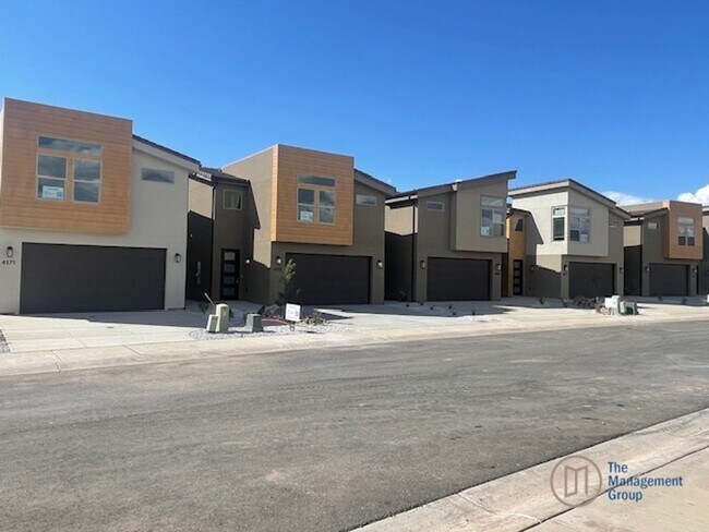 Building Photo - Brand New Desert Providence