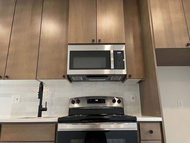 Building Photo - 2-Bedroom, 1-Bath Home in North Portland!