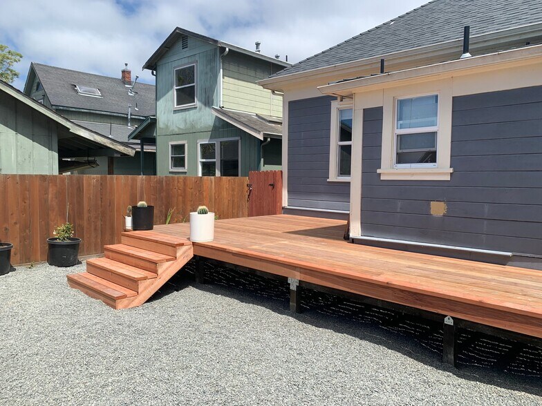 Building Photo - 1065 5th St