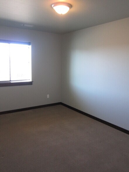 Building Photo - 1906 Leeward Ct