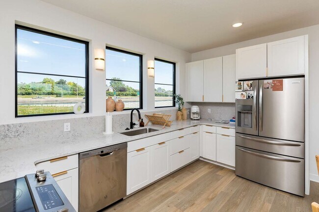 Building Photo - 1389 Keosauqua Way