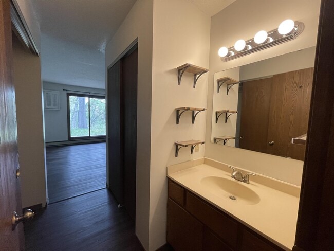 Building Photo - 5607 Green Cir Dr