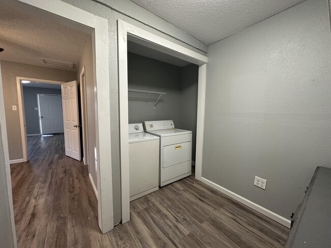 Building Photo - 7603 Alcove Ave