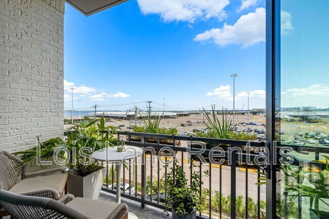 Building Photo - 5 Gadsdenboro St