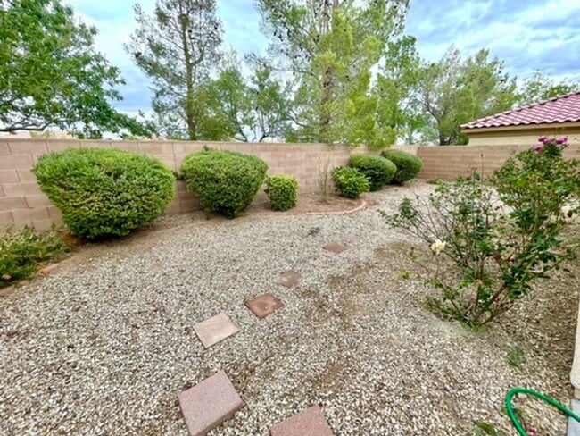 Building Photo - Newly Updated Single-Story in Southern Highlands