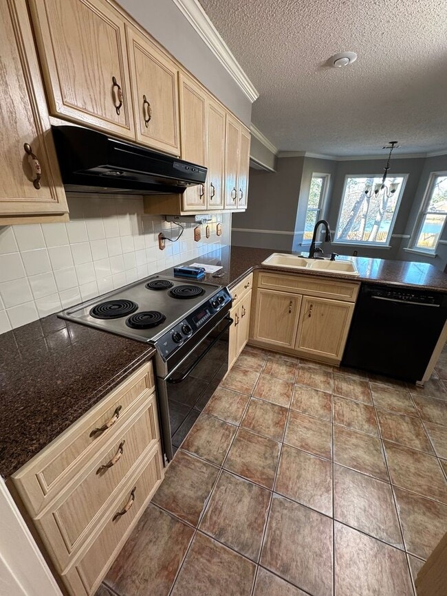 Building Photo - ** AVAILABLE NOW ** in Waterford Subdivision