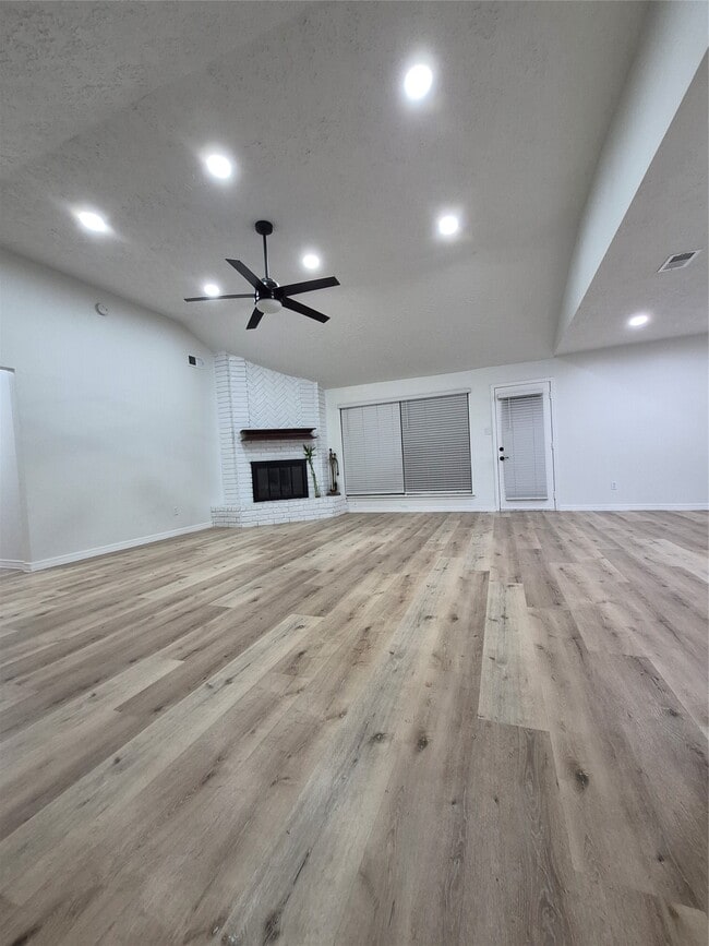 Building Photo - 3402 Cascadia Dr