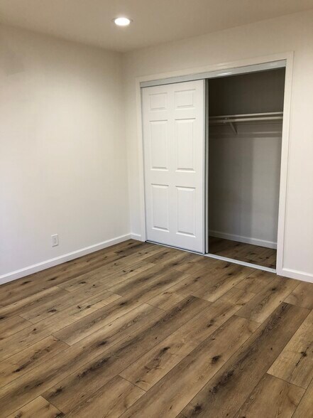 Building Photo - 72 Kim Louise Dr