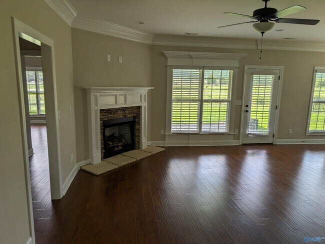 Building Photo - 7126 Weeping Willow Dr SE