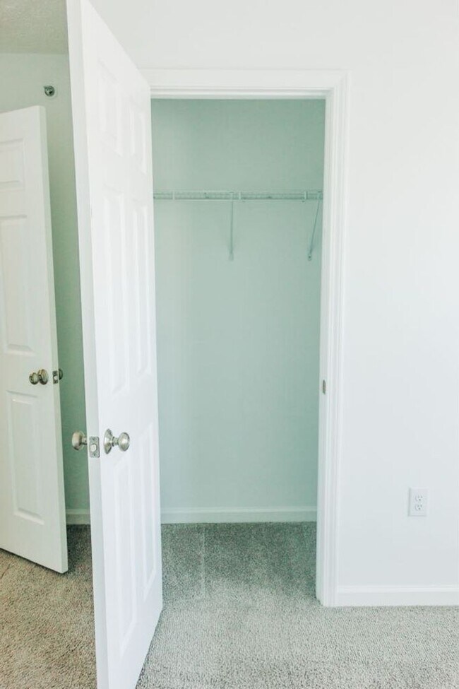 Building Photo - 3 BR/ 2.5 BA Townhome in Somerset Springs ...