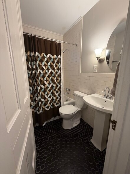 Bathroom - 21 Horton Pl