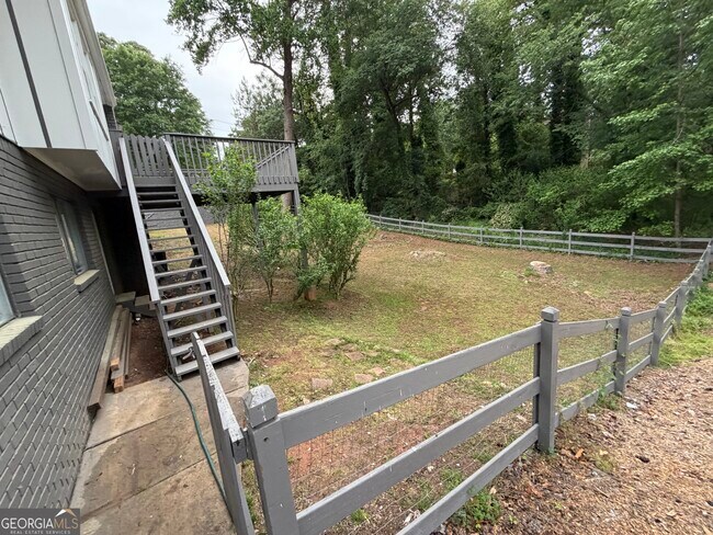 Building Photo - 3336 Camelot Dr NE