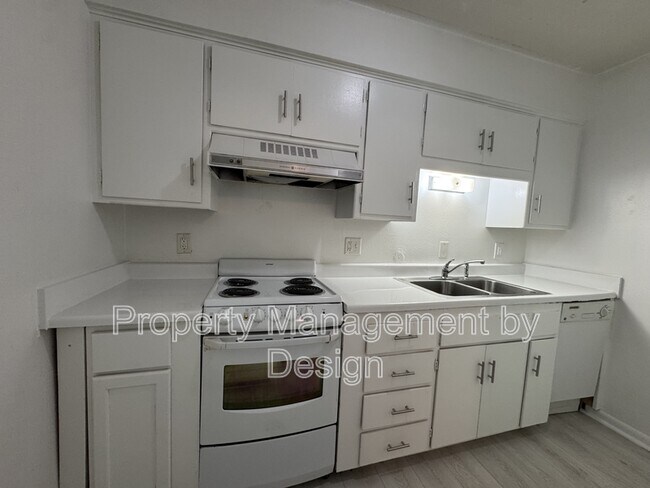 Building Photo - 1039 5th St