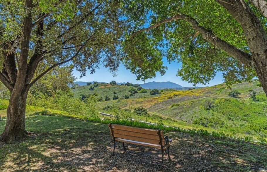 Building Photo - 919 Via Colinas