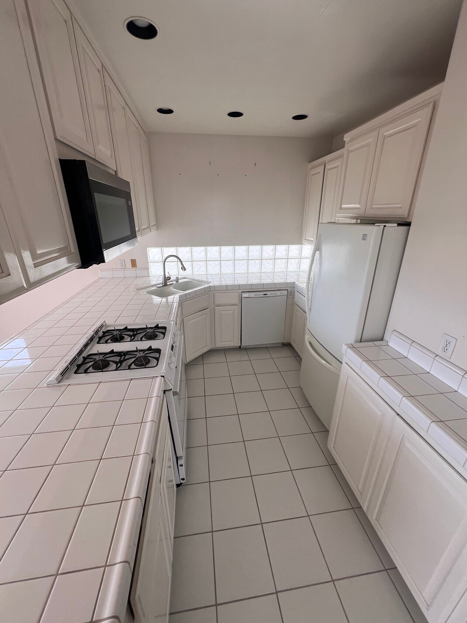 Kitchen - 4302 Ocean Dr