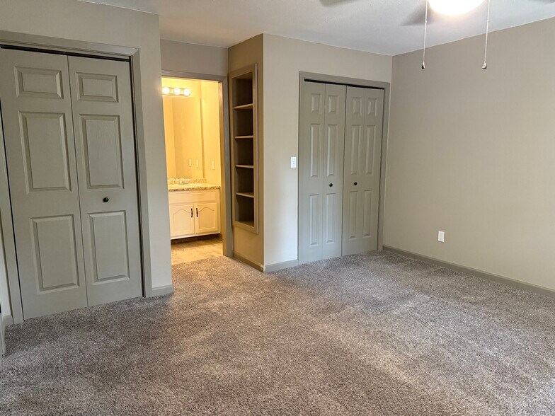 Primary Bedroom - 2804 Clifft St