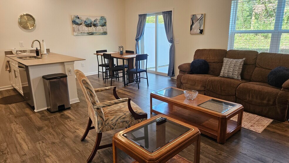 LR, Dining room, kitchen - 1106 Saylors Pl