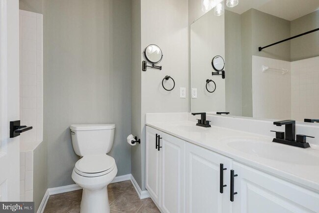 Building Photo - 557 Rhapsody Ct