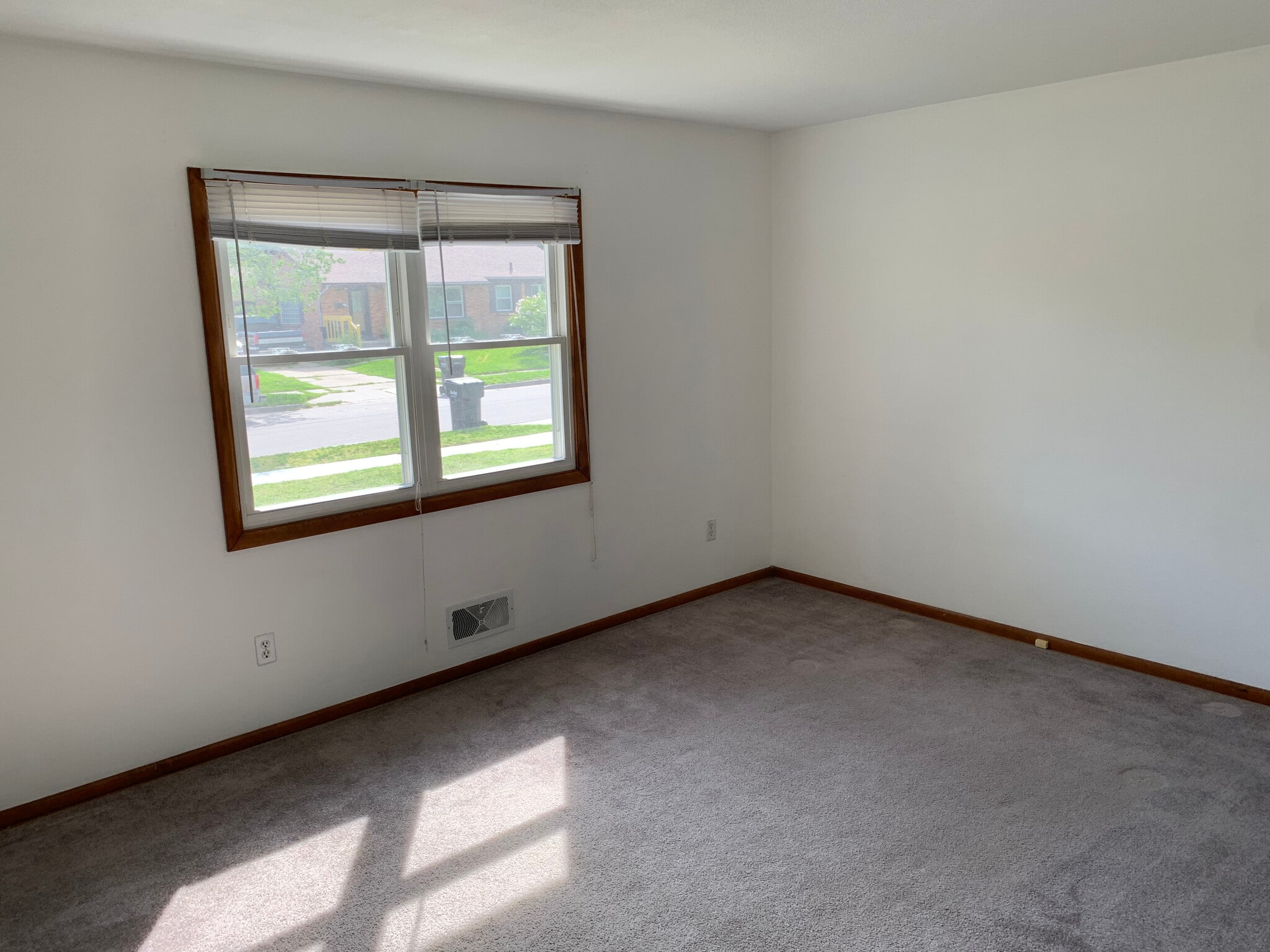 Building Photo - 2105 De Hoop Ave
