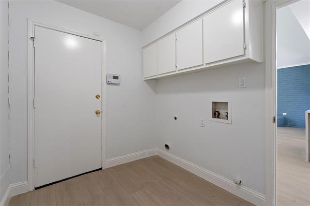 Building Photo - 2024 Oakmeadow St