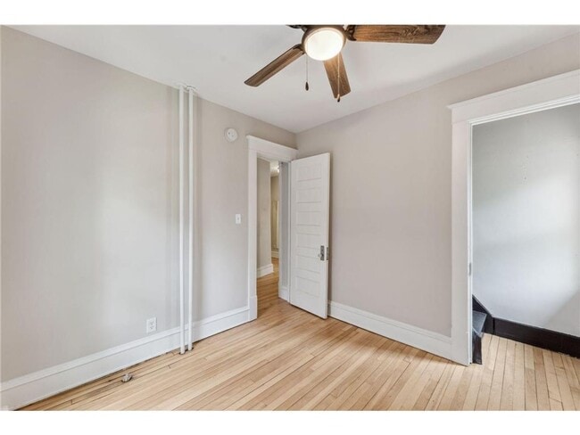 Building Photo - Beautiful 5 Bedroom 3 Bathroom House in MacGroveland