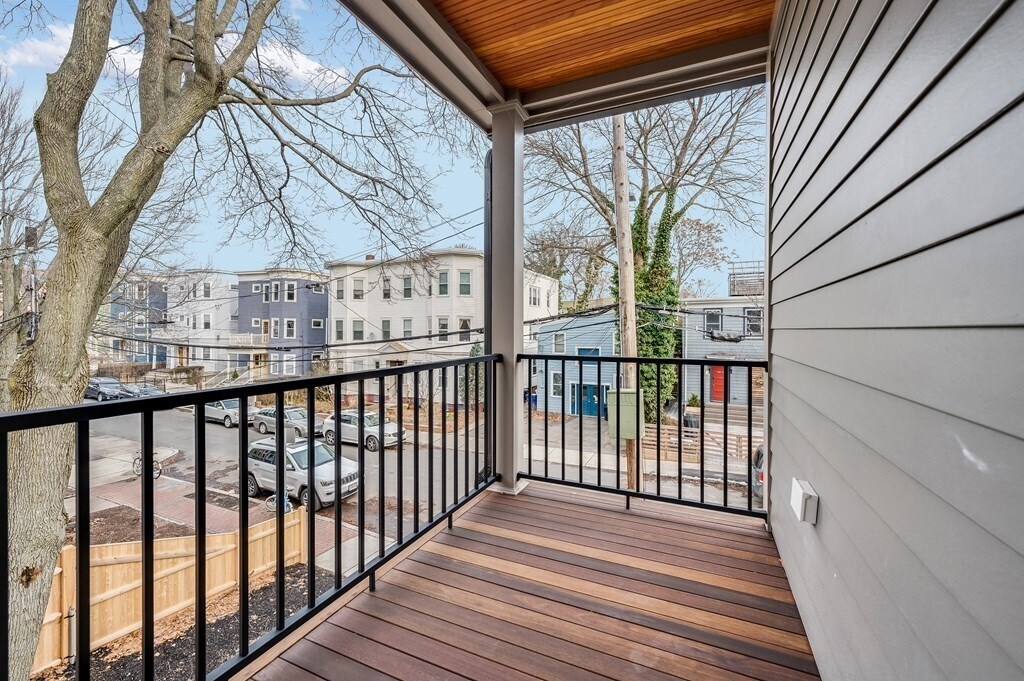 Building Photo - 11 Tufts St