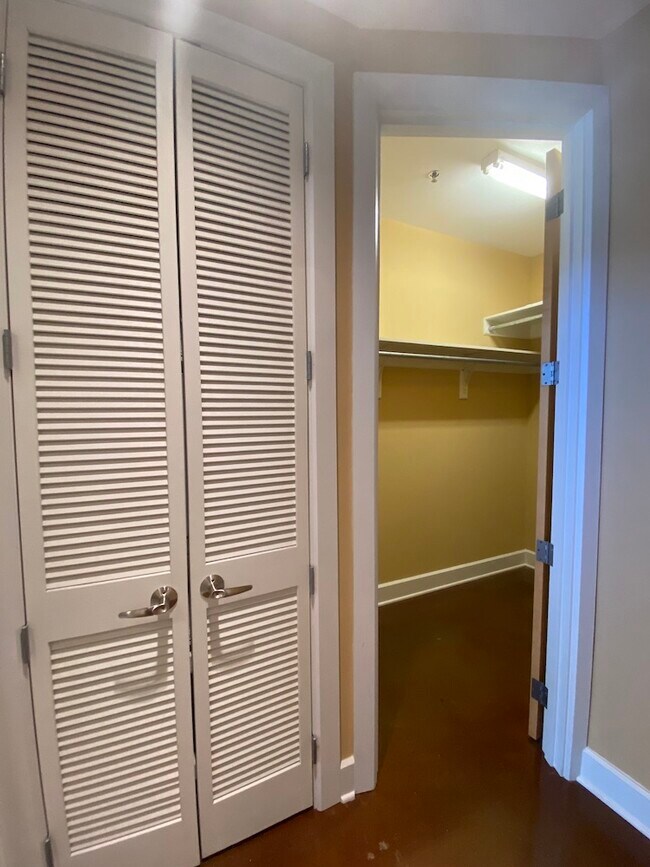 Building Photo - 2608 Erwin Rd