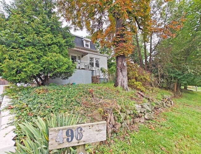 Building Photo - 496 Tappan Rd