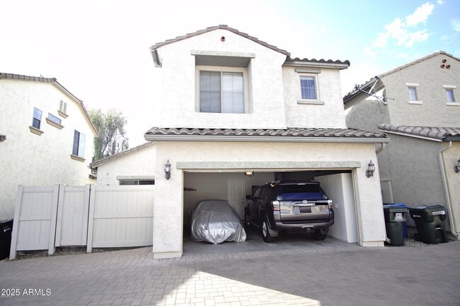 Building Photo - 26649 N Babbling Brook Dr