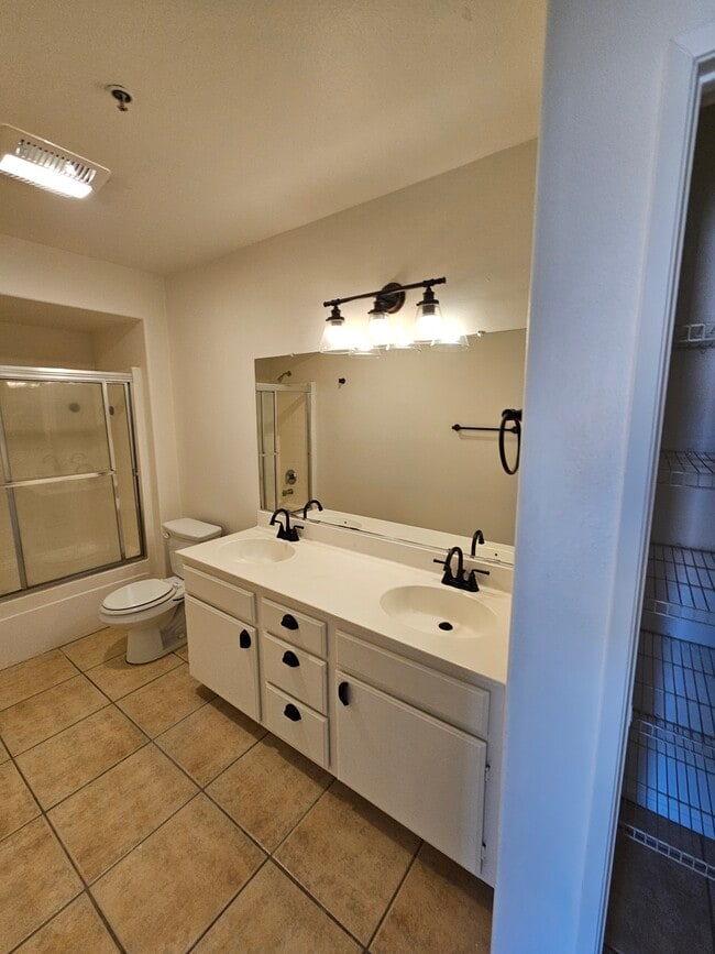 Building Photo - 1050 Harbor Heights Dr