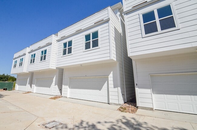 Building Photo - 15000 S Richmond Ave