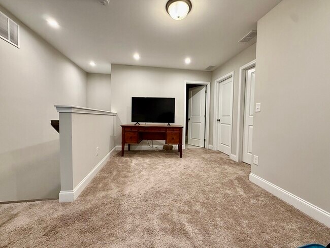 Building Photo - 254 Deardom Wy