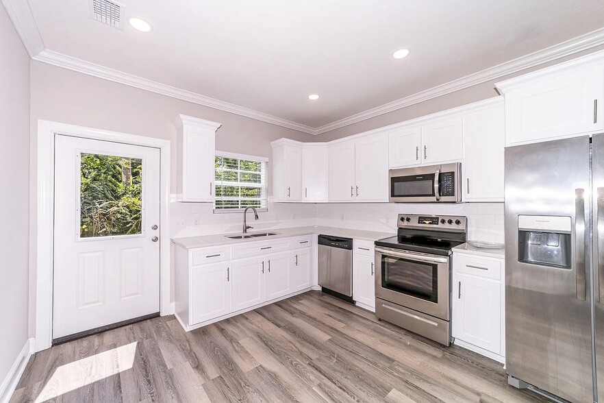 Building Photo - 133 Promenade Pl