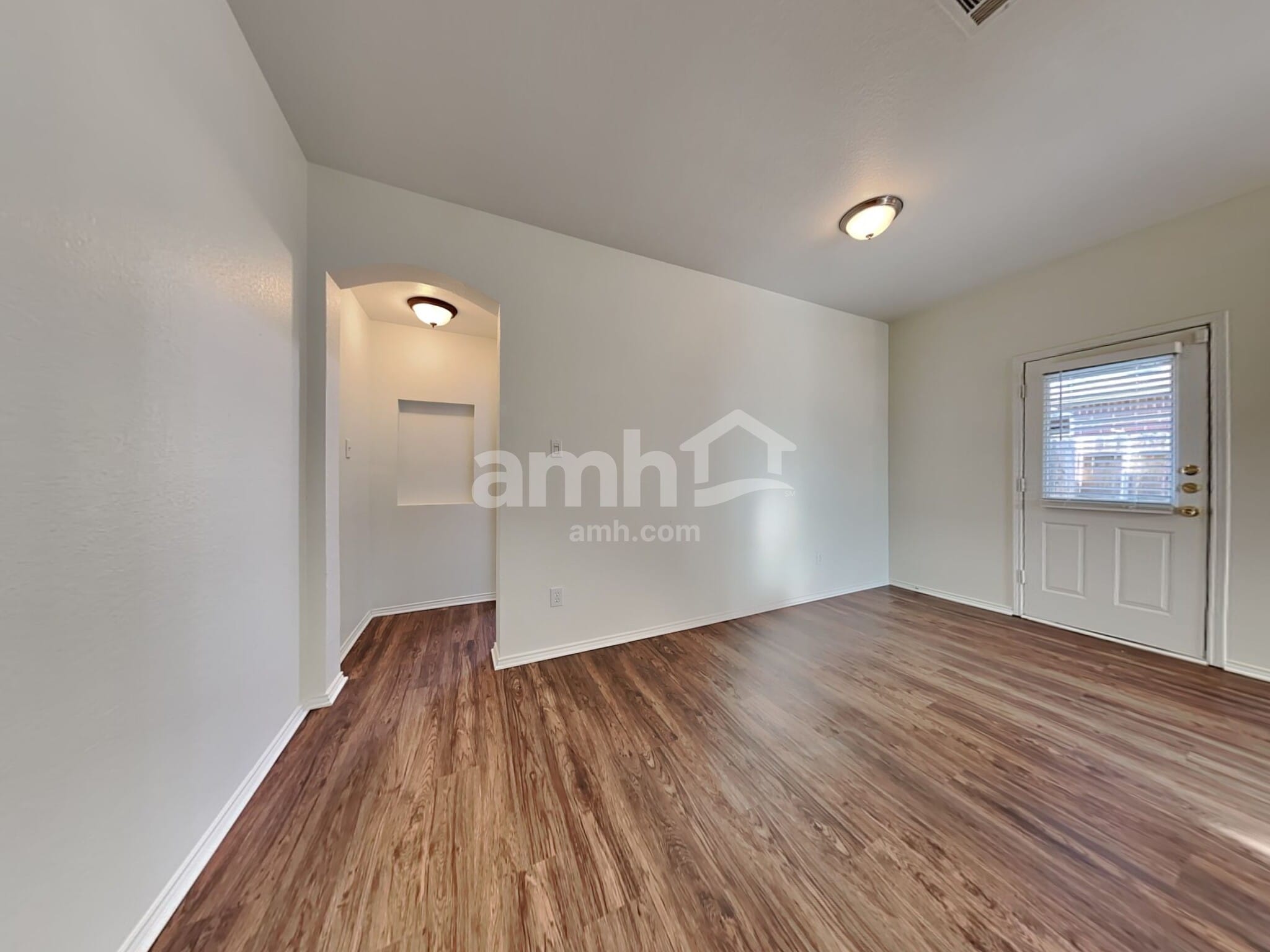 Building Photo - 8829 Stirrup Way