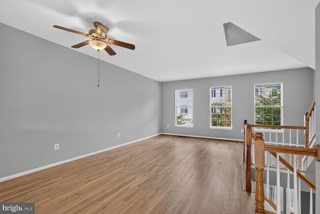 Building Photo - 2432 Clover Field Cir