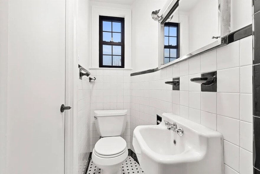 Building Photo - 522 23rd St