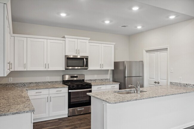 Building Photo - 15642 Honey Cv Dr