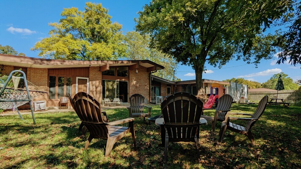 Building Photo - 550 Valewood Ln