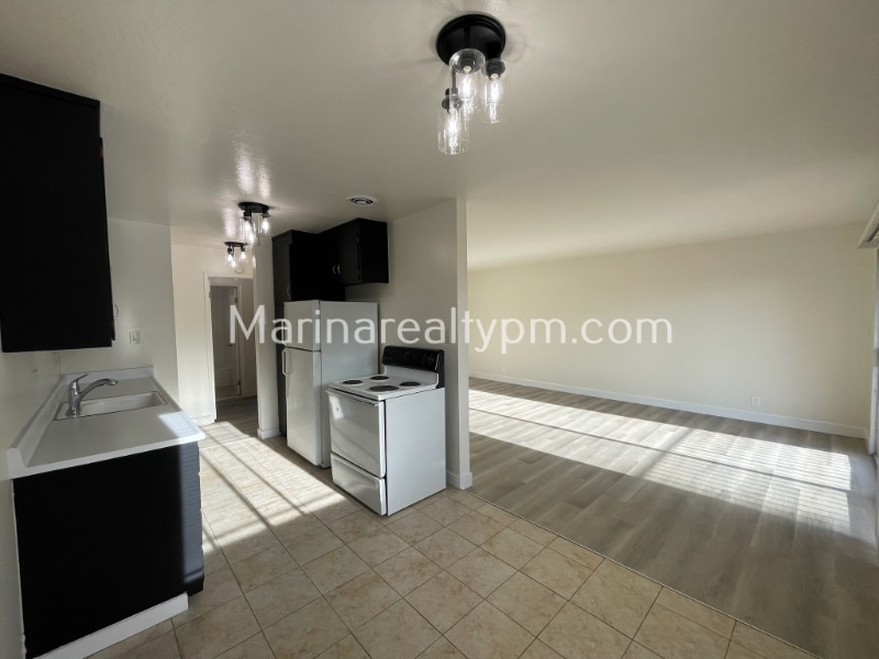 Building Photo - 129-191 Hilborn St