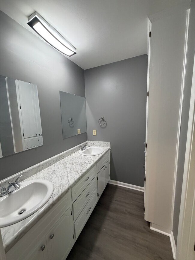 Building Photo - 6074 Little Ln