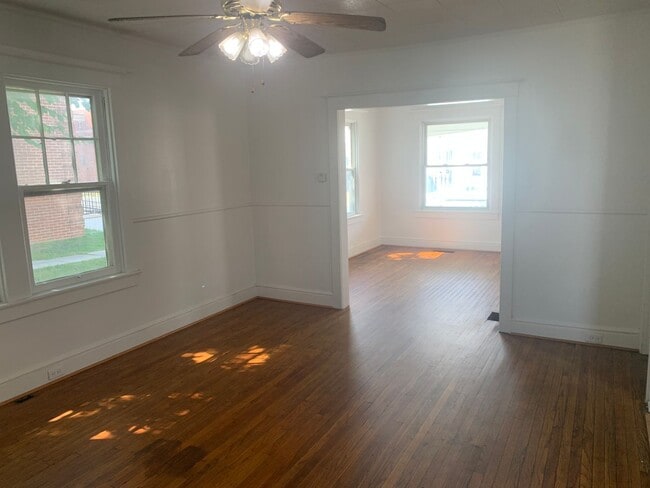 Building Photo - 2 Bedroom Detached House-East End York City