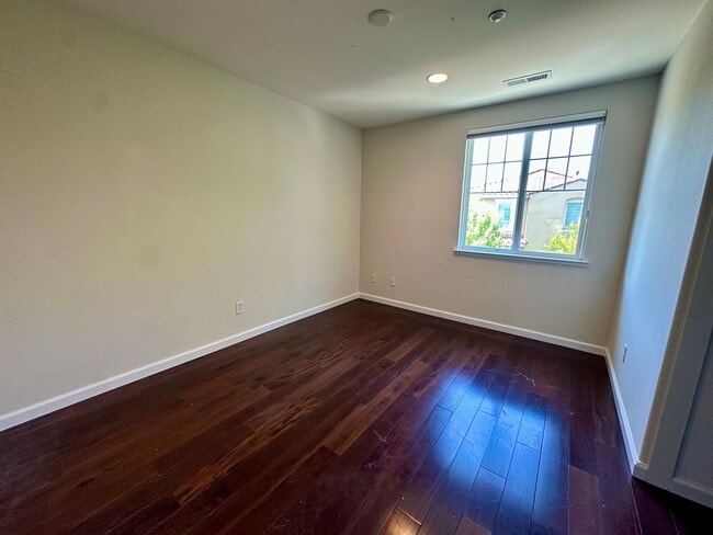 Building Photo - PARKSIDE LUXURY LIVING! CORNER UNIT | MANY...