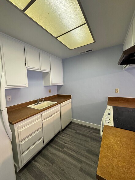 Building Photo - 7440 Tierra Way